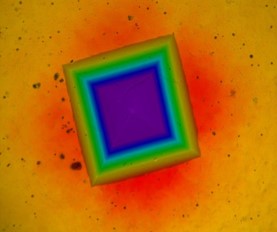 Hot hardness test indentation measured at 450 °C, showing material deformation and hardness response under elevated temperature conditions.